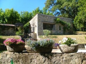 Property grounds - Provencal farmhouse with large swimming pool in the heart of nature (Le Plan-De-La-Tour)