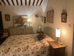 9 bedrooms, iron/ironing board, WiFi, bed sheets