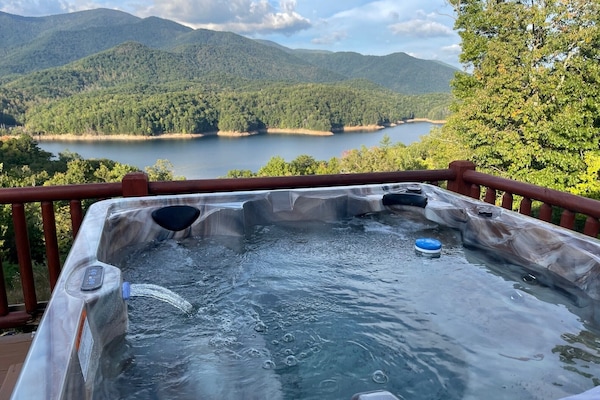 Bañera de hidromasaje al aire libre