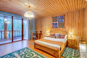 ห้องดีลักซ์ | มินิบาร์, ตู้นิรภัยในห้องพัก, ห้องพักตกแต่งอย่างมีเอกลักษณ์