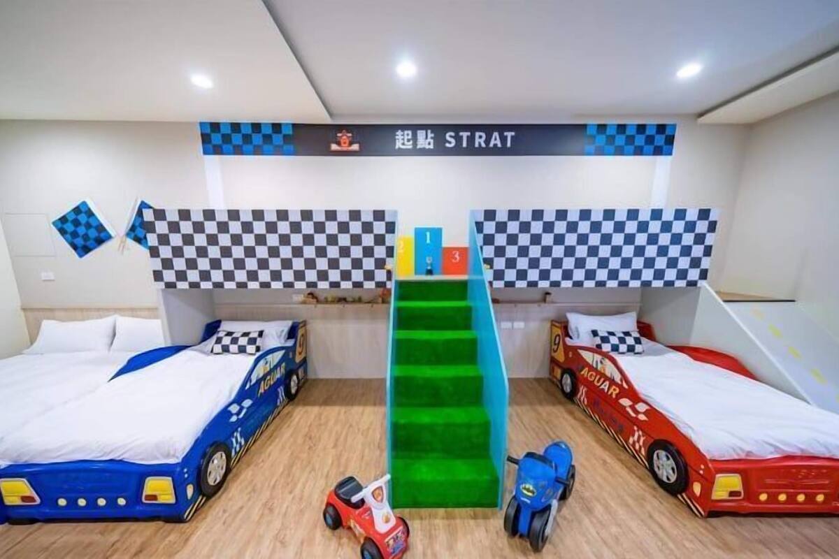 Standard Quadruple Room, Multiple Beds | Down comforters, individually decorated, blackout drapes, rollaway beds