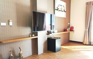 Superior Quadruple Room, 2 Double Beds | Down comforters, individually decorated, blackout drapes, rollaway beds - Trip Way (Tainan)
