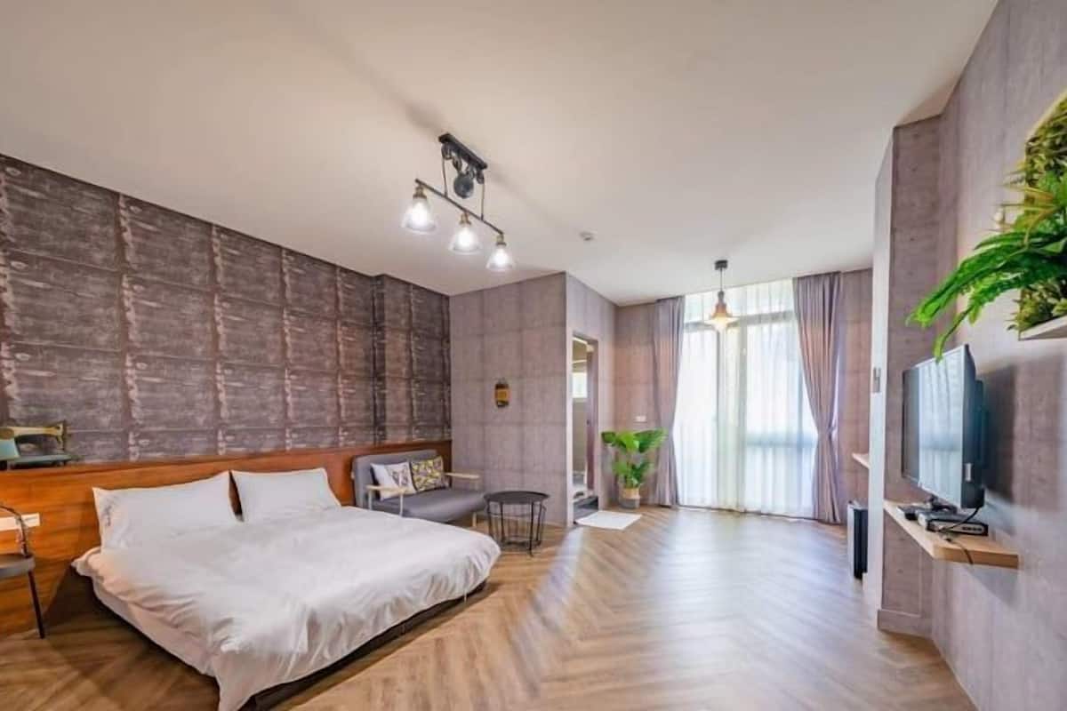 Deluxe Double Room, Non Smoking | Down comforters, individually decorated, blackout drapes, rollaway beds