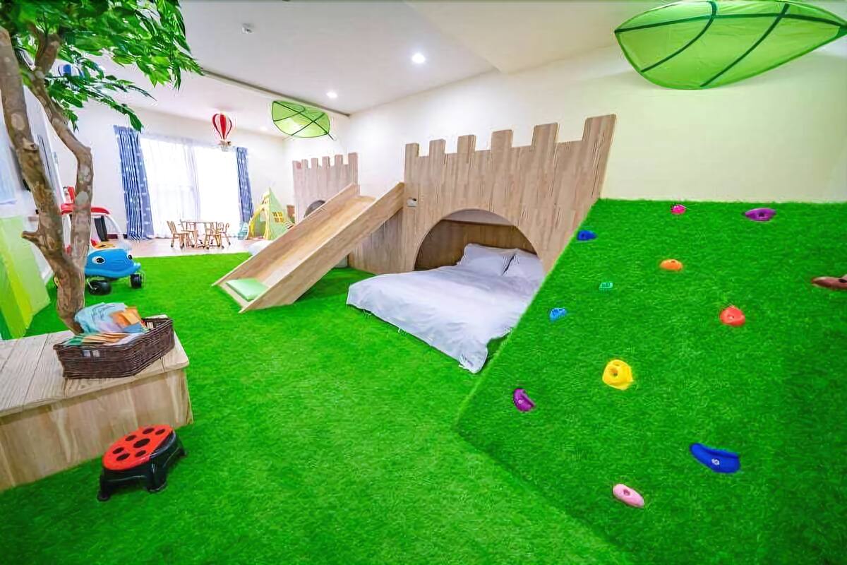 Family Room, 2 Double Beds | Down comforters, individually decorated, blackout drapes, rollaway beds