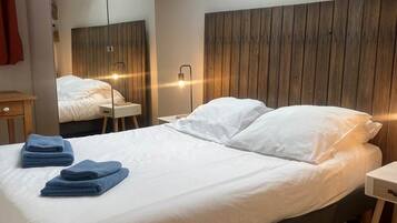 2 bedrooms, iron/ironing board, free WiFi