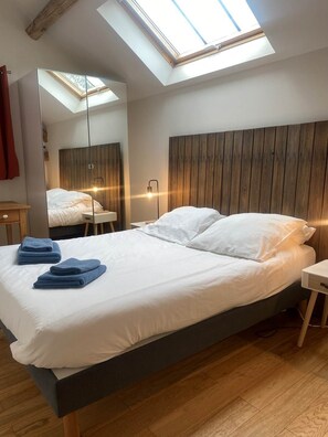 2 bedrooms, iron/ironing board, free WiFi