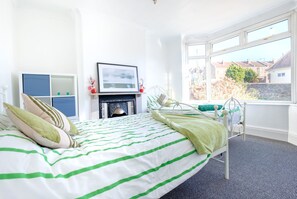 Iron/ironing board, free WiFi, bed sheets - Brunswick House (Bath)