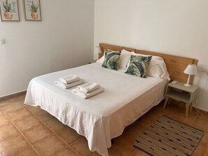 3 bedrooms, desk, iron/ironing board, WiFi - ❤Villa Aries, private pool, free WiFi (els Delfins)