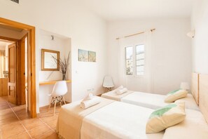 3 Schlafzimmer, Schreibtisch, Bügeleisen/Bügelbrett, WLAN