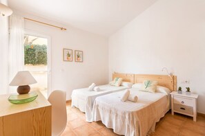 3 bedrooms, desk, iron/ironing board, WiFi