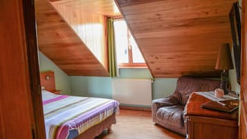 2 bedrooms, iron/ironing board, travel crib, WiFi