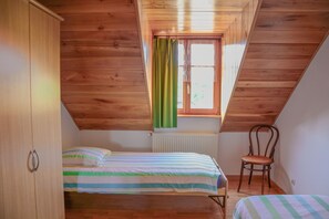 2 habitaciones, tabla de planchar con plancha, cuna de viaje y wifi 