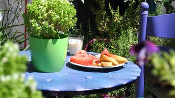 Tägliches inbegriffenes kontinentales Frühstück