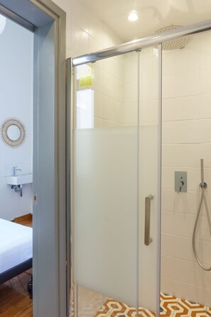 Double Room, 1 Double Bed, Private Bathroom | Bathroom | Towels - Dioskouros Hostel (Athens)