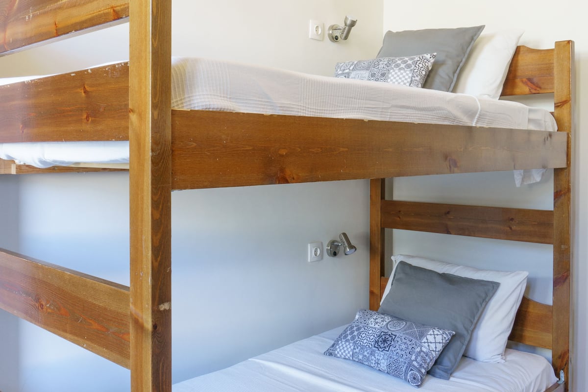 Cunas gratuitas, wifi gratis y ropa de cama