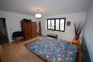 1 chambre, fer et planche à repasser, Wi-Fi, literie fournie