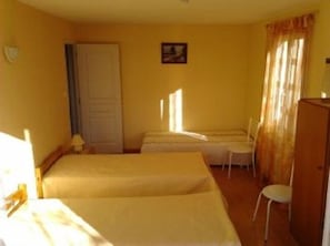 Family Room (Les Iris)