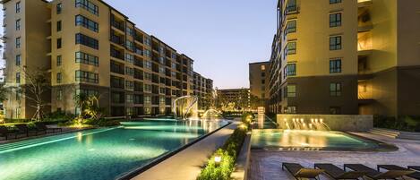 Outdoor pool, a heated pool