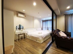 1 chambre, bureau, fer et planche à repasser, accès au Wi-Fi (inclus)