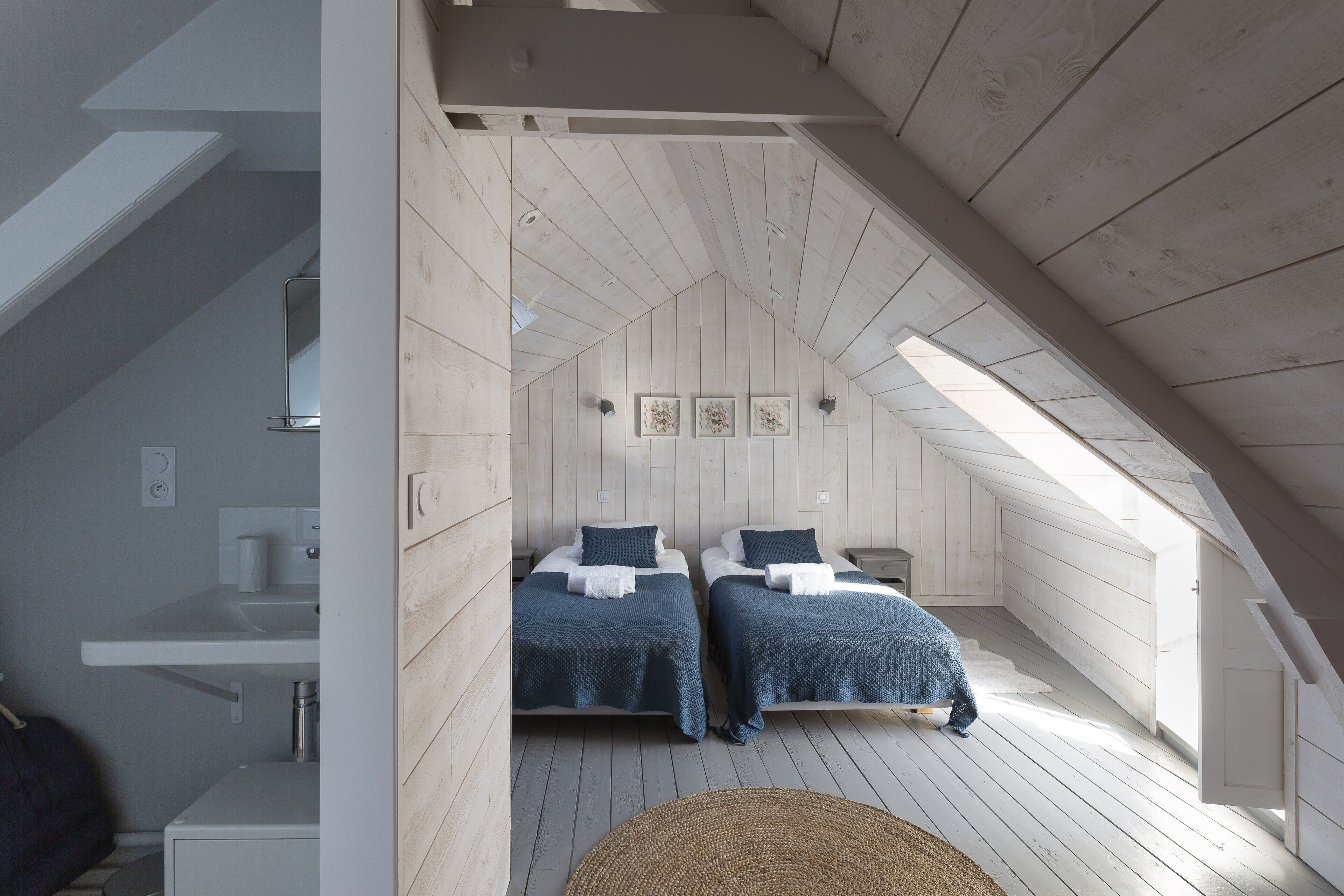 2 soverom, lydisolert, strykejern/-brett og wi-fi (inkludert)