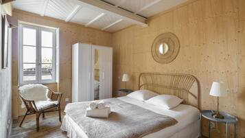 2 chambres, chambres insonorisées, fer et planche à repasser