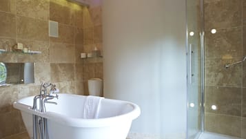 State Room Split Level | Bathroom | Towels