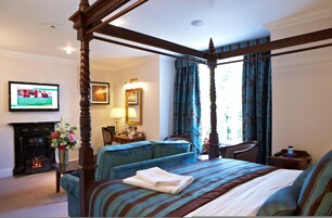 Individueel gedecoreerd, individueel gemeubileerd, een bureau