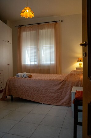 1 bedroom, down duvets, free WiFi, bed sheets