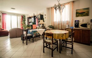 Ferdiglaget frokost hver dag (EUR 12 per person)