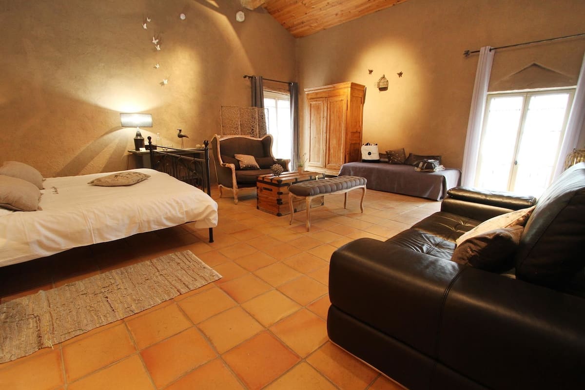 Room (La Lance) | Soundproofing, iron/ironing board, free WiFi, individually decorated