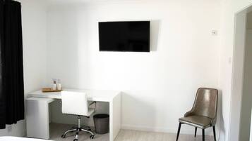 1 bedroom, desk, free WiFi, bed sheets
