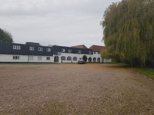 Belvoir Hotel