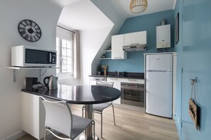 Kühlschrank, Mikrowelle, Ofen, Geschirrspüler