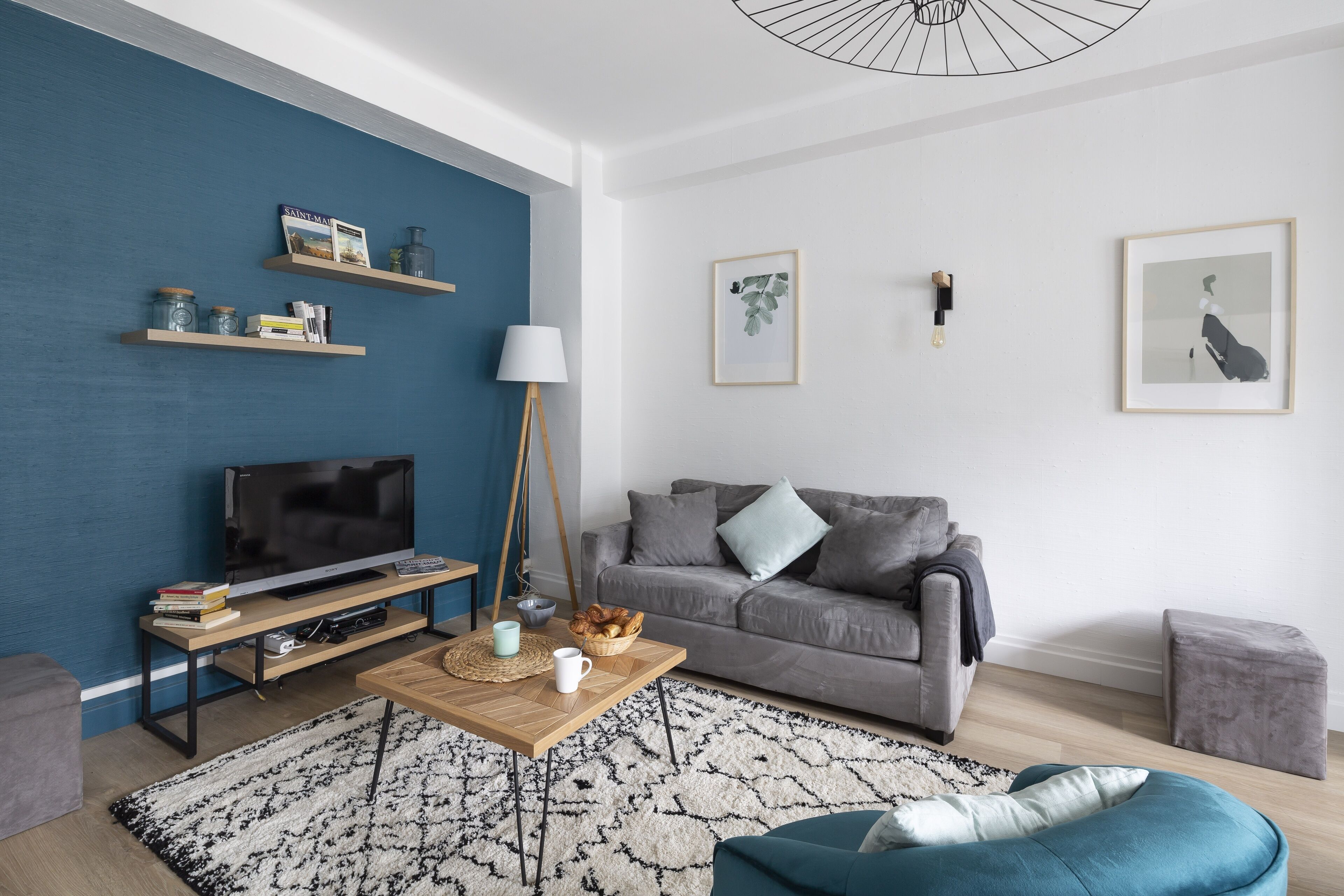 Télévision, chaîne hi-fi