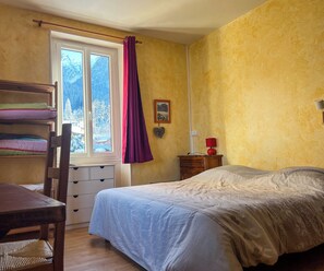 Family Quadruple Room | Free WiFi - Gite de la Martinette (Le Haut-Bréda)