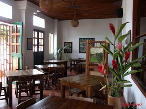 Free daily continental breakfast - Hotel Veraneras del Quindío (Montenegro)