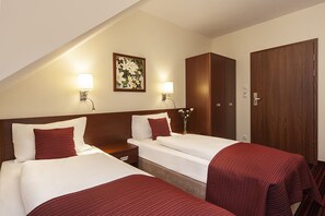 Twin Room | In-room safe, desk, soundproofing, iron/ironing board