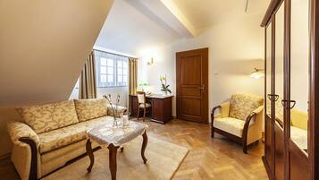 Premium Apartment (Apartament Pieniazkowy) | Living area | Flat-screen TV
