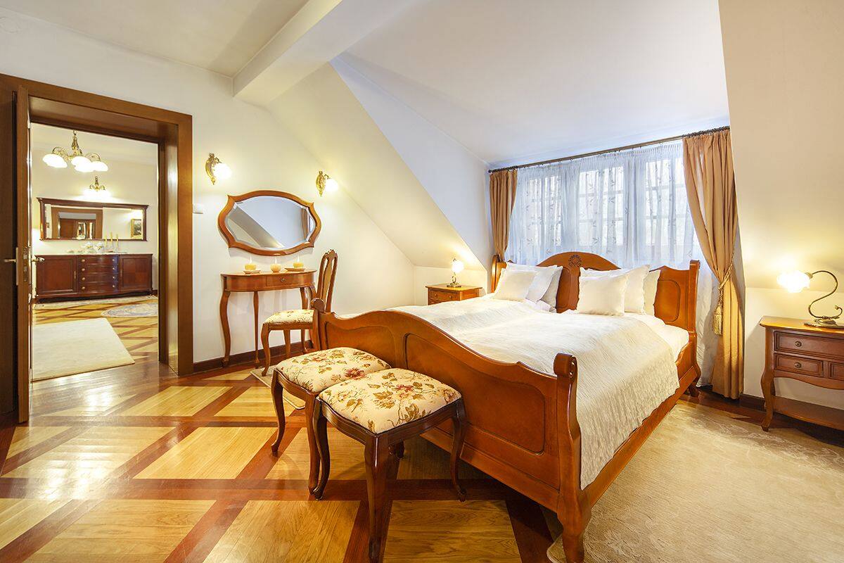 Comfort Apartment (Apartament Dziedzica) | In-room safe, desk, soundproofing, iron/ironing board (on request)