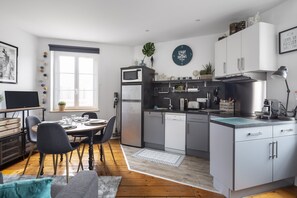 Kylskåp, mikrovågsugn, ugn och diskmaskin