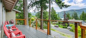 Lake in front  - Golf in the back - Great rental