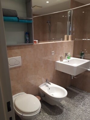Comfort Apartment, 1 King Bed, Balcony, City View | Bathroom | Deep soaking tub, free toiletries, hair dryer, bidet - Vaclav (Prague)