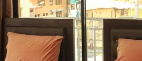 Kamer, 1 twee- of 2 eenpersoonsbedden, 2 eenpersoonsbedden | Gratis wifi, beddengoed