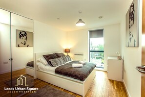 Iron/ironing board, free WiFi, bed sheets - Leeds Urban Square Apartments (Leeds)