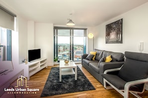 Flat-screen TV - Leeds Urban Square Apartments (Leeds)