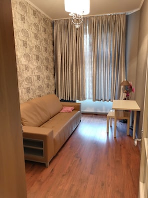 Room - Mirtta (Prague)
