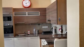 Deluxe Apartment, 2 Bedrooms | Private kitchen | Oven, dishwasher, electric kettle, cookware/dishes/utensils