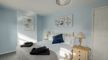 Iron/ironing board, free WiFi, bed sheets