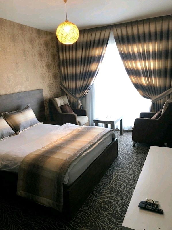 1 bedroom, desk, soundproofing, free WiFi