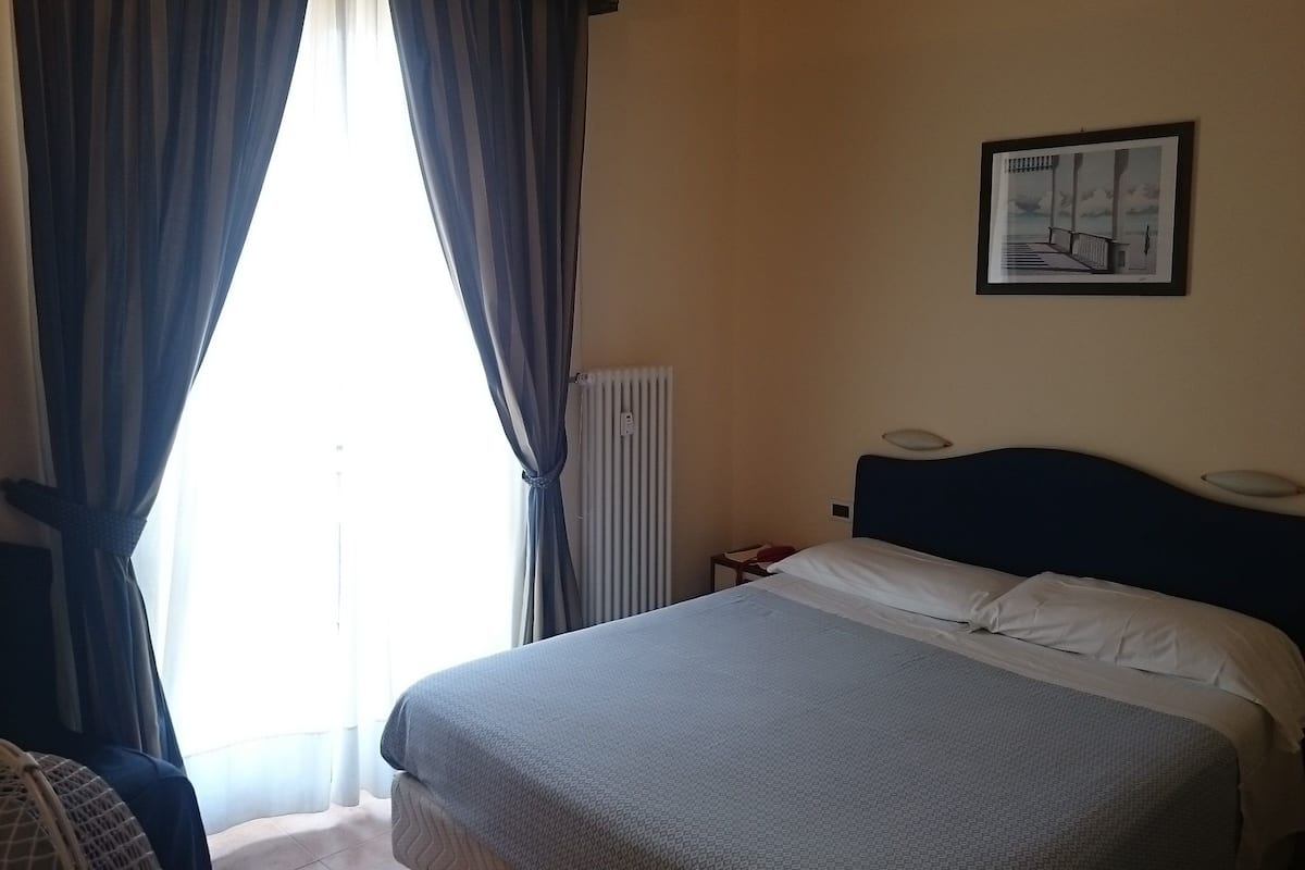 In-room safe, free WiFi, bed sheets